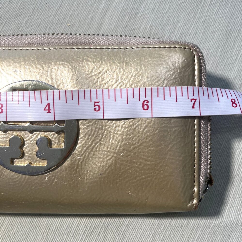 Tory Burch Robinson Metallic Zip-Around Wallet in Pale Gold - Picture 6 of 13
